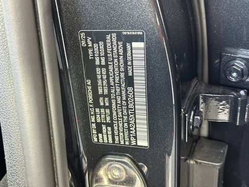 Certified 2026 Porsche Macan AWD/4WD image 34