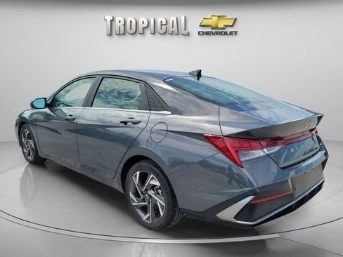 Used 2024 Hyundai Elantra Limited FWD image 3