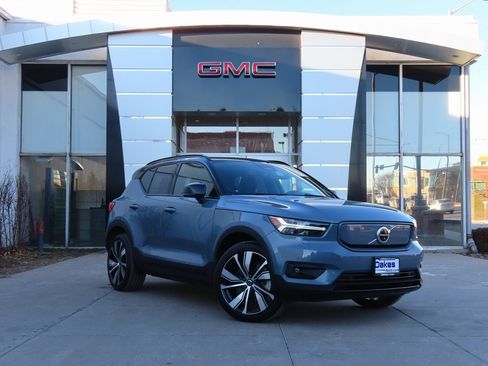 Used 2021 Volvo XC40 P8 Recharge image 1