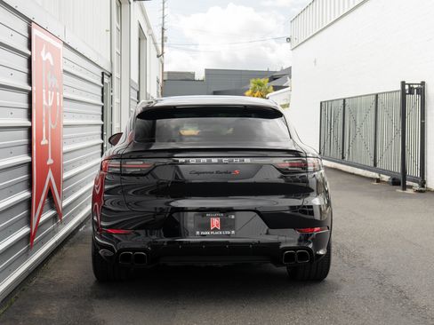 Used 2022 Porsche Cayenne Turbo S AWD/4WD image 42