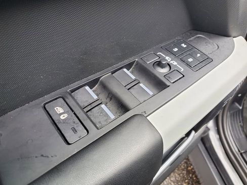 Used 2024 Land Rover Defender 110 S image 16