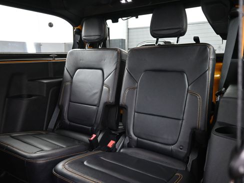 Used 2021 Ford Bronco Badlands image 16