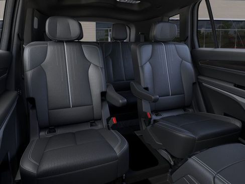 New 2026 Cadillac Vistiq Luxury w/ LPO, Floor Liner Package image 17