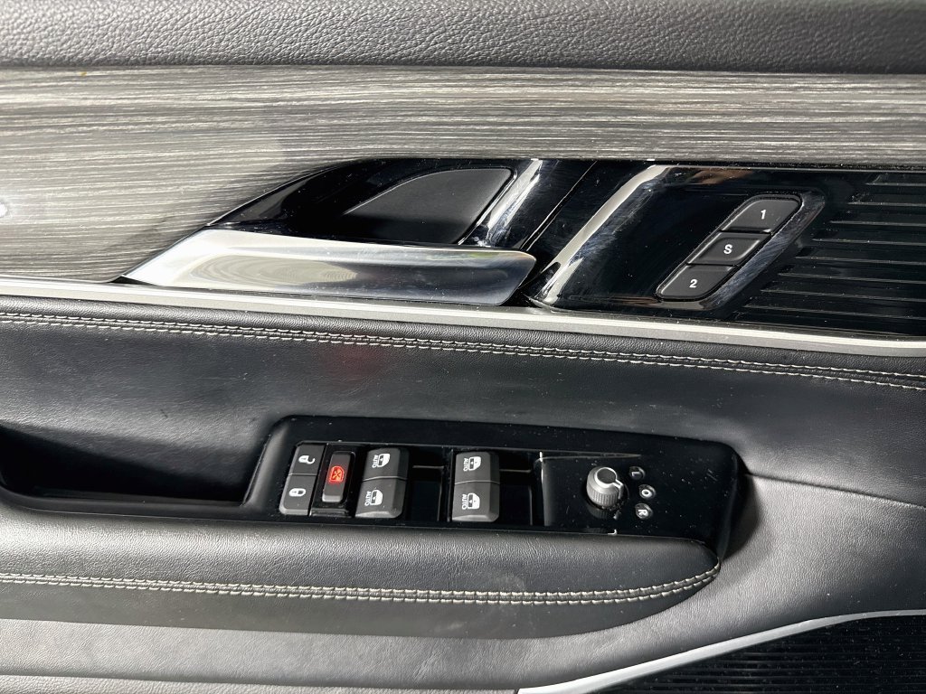 Used 2022 Jeep Wagoneer Series III w/ Premium Group I AWD/4WD image 23