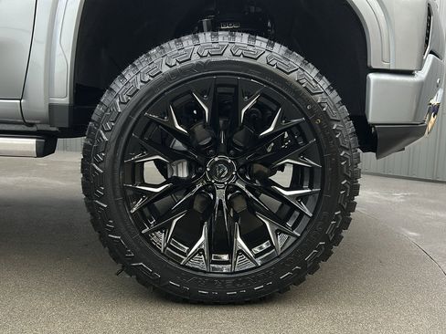 Used 2025 GMC Sierra 1500 Denali Ultimate image 10