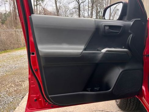 Used 2021 Toyota Tacoma SR5 image 10