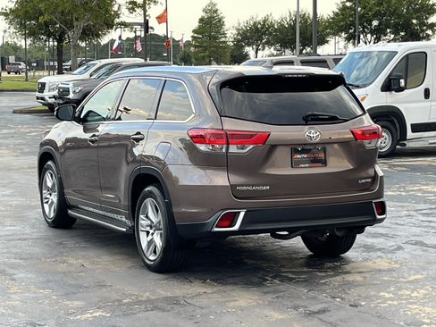 Used 2019 Toyota Highlander Limited FWD image 11