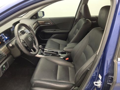 Used 2017 Honda Accord Touring image 17