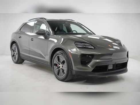 Used 2025 Porsche Macan 4S Electric image 8
