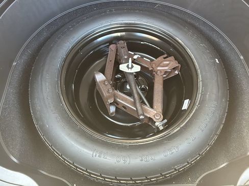 Used 2017 Jeep Cherokee 75th Anniversary AWD/4WD image 44