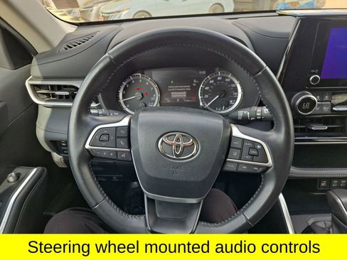 Used 2024 Toyota Highlander LE FWD image 18