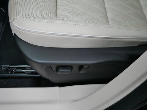 Used 2023 Buick Envision Avenir AWD/4WD image 19