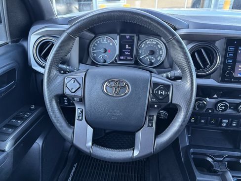 Used 2018 Toyota Tacoma TRD Off-Road w/ Technology Package AWD/4WD image 14