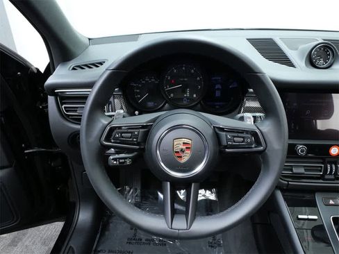 Used 2025 Porsche Macan image 21