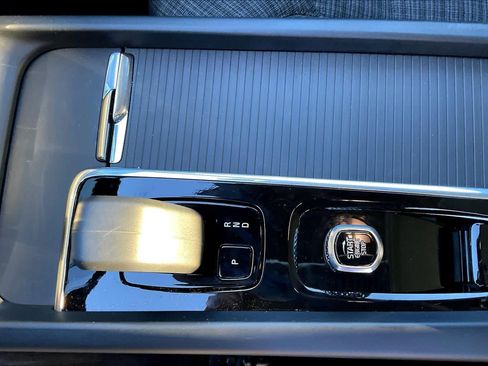 Used 2025 Volvo XC60 B5 Core w/ Protection Package Premier image 20