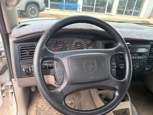 Used 2004 Dodge Dakota Sport w/ Deluxe Convenience Group AWD/4WD image 12