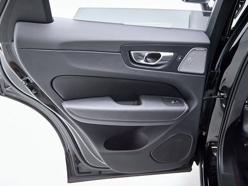 Certified 2023 Volvo XC60 B6 Ultimate w/ Protection Package Premier image 19