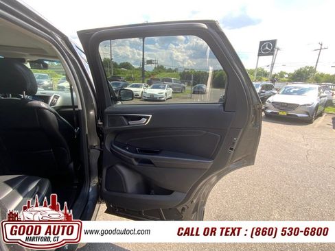 Used 2019 Ford Edge Titanium w/ Equipment Group 301A AWD/4WD image 15