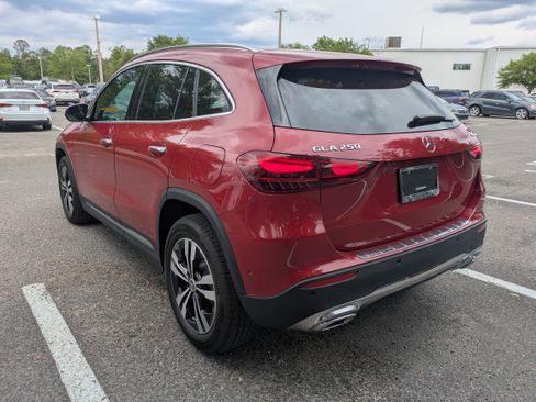 Used 2025 Mercedes-Benz GLA 250 4MATIC image 6