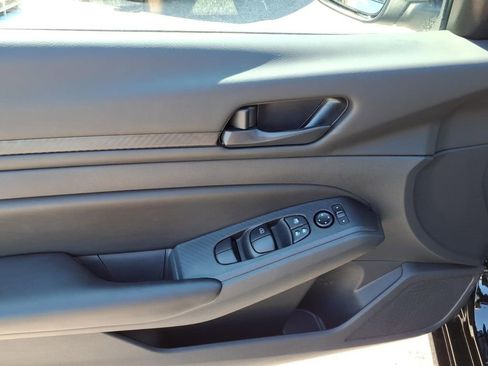 Certified 2025 Nissan Altima 2.5 S FWD image 3