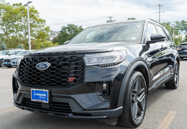 Certified 2025 Ford Explorer ST AWD/4WD image 2