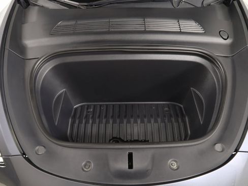 Used 2022 Tesla Model Y Long Range image 20