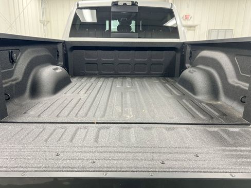 New 2026 RAM 2500 Laramie AWD/4WD image 24