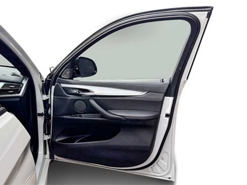 Used 2019 BMW X6 sDrive35i w/ M Sport Package image 9