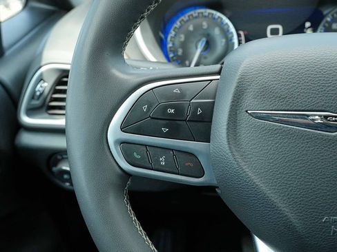 Used 2025 Chrysler Pacifica Select FWD image 33
