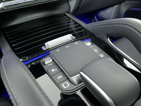 Used 2025 Mercedes-Benz GLS 450 4MATIC image 69