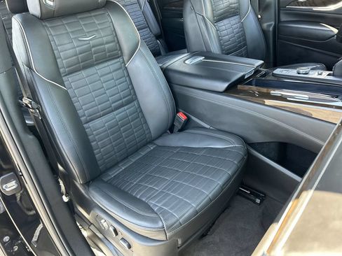 Used 2024 Cadillac Escalade ESV Sport Platinum w/ LPO, ONYX Package AWD/4WD image 29