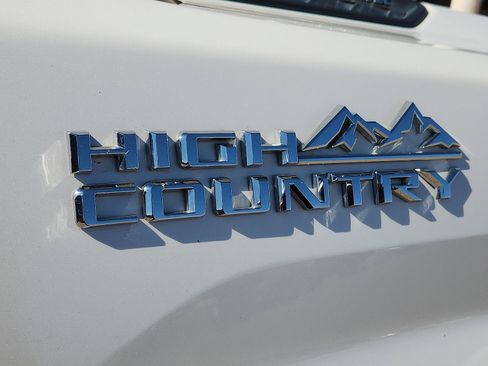 Used 2022 Chevrolet Silverado 3500 High Country w/ Z71 Off-Road Package image 9