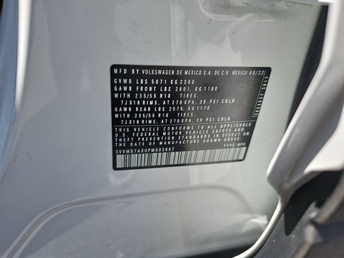 Used 2023 Volkswagen Tiguan SE w/ Panoramic Sunroof Package AWD/4WD image 9