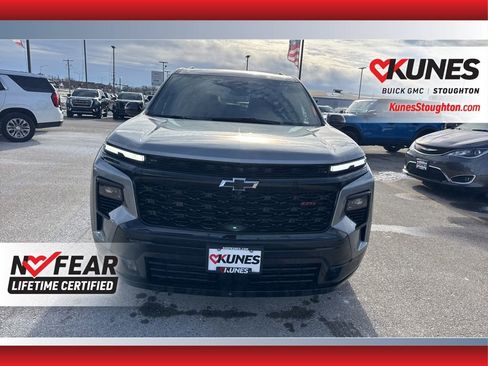 Used 2025 Chevrolet Traverse RS image 5