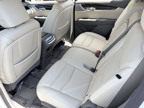 Certified 2023 Cadillac XT6 Premium Luxury w/ Technology Package FWD image 17