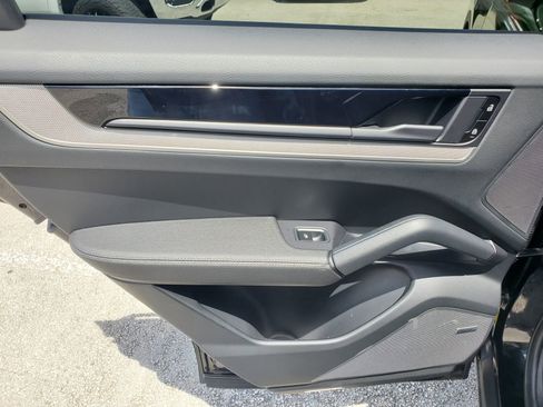 Used 2024 Porsche Cayenne AWD/4WD image 9