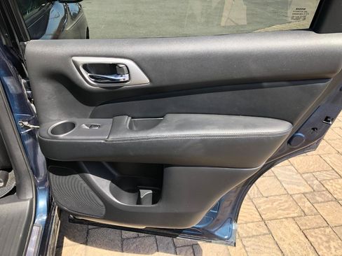 Used 2013 Nissan Pathfinder Platinum AWD/4WD image 31