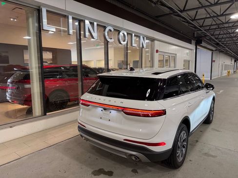 Used 2023 Lincoln Corsair AWD w/ Equipment Group 101A image 4