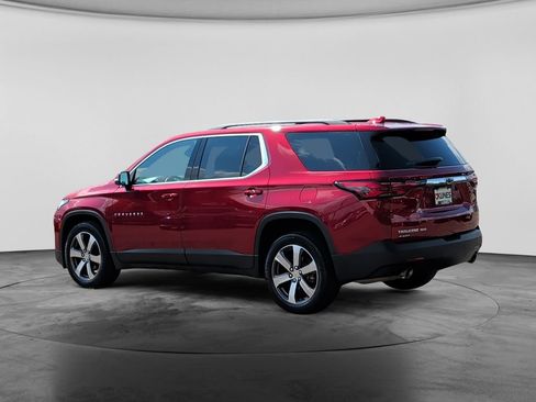Used 2023 Chevrolet Traverse LT w/ LT Premium Package AWD/4WD image 5