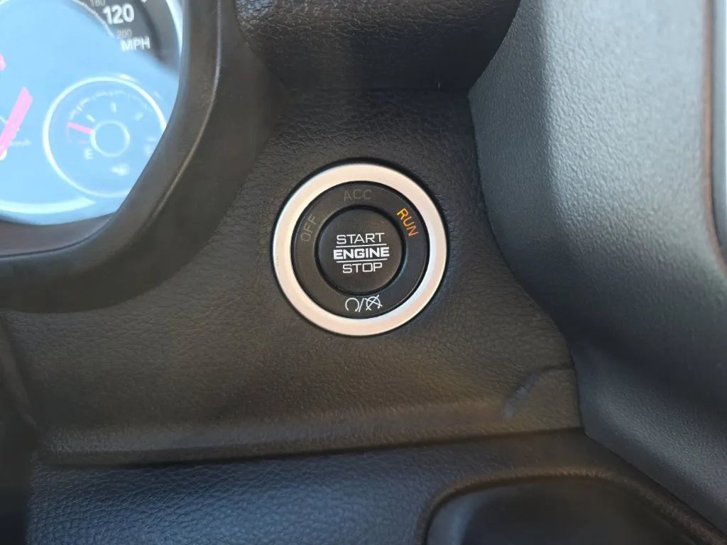 Used 2024 RAM 2500 Big Horn AWD/4WD image 30