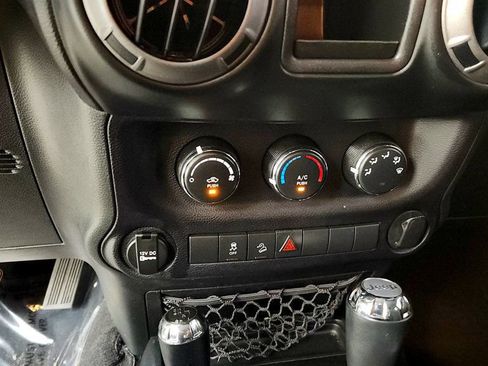 Used 2017 Jeep Wrangler Unlimited Sport w/ Connectivity Group AWD/4WD image 17
