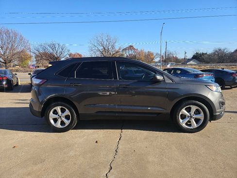 Used 2018 Ford Edge SE image 3