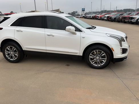 Used 2021 Cadillac XT5 Premium Luxury image 2