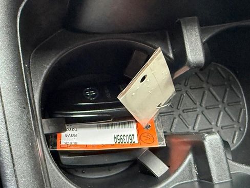 Used 2022 Toyota RAV4 XLE w/ Convenience Package image 30