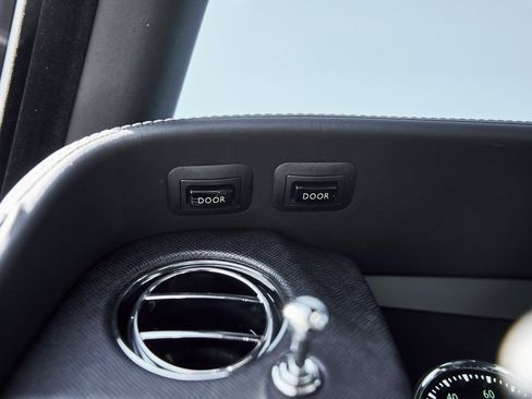 Used 2023 Rolls-Royce Cullinan Black Badge w/ Driver's Package image 59