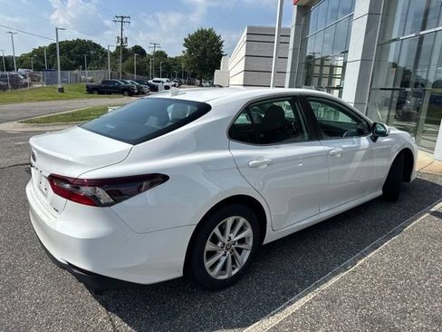 Used 2023 Toyota Camry LE FWD image 4