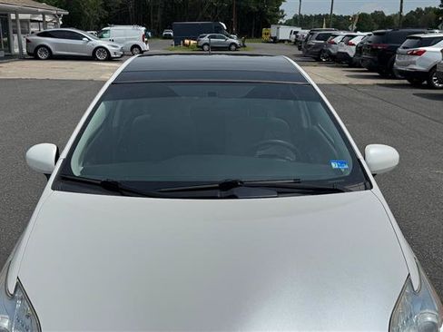 Used 2011 Toyota Prius Three w/ Solar Roof Pkg FWD image 19