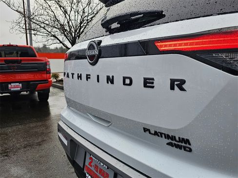 New 2025 Nissan Pathfinder Platinum image 10
