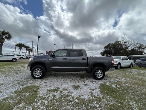 Used 2017 Toyota Tundra SR5 w/ SR5 Upgrade Package image 8