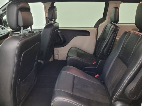 Used 2019 Dodge Grand Caravan SXT image 18